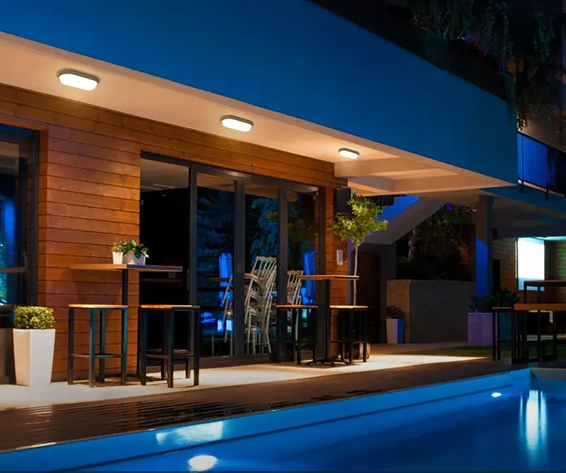 چراغ ضد رطوبت در استخر